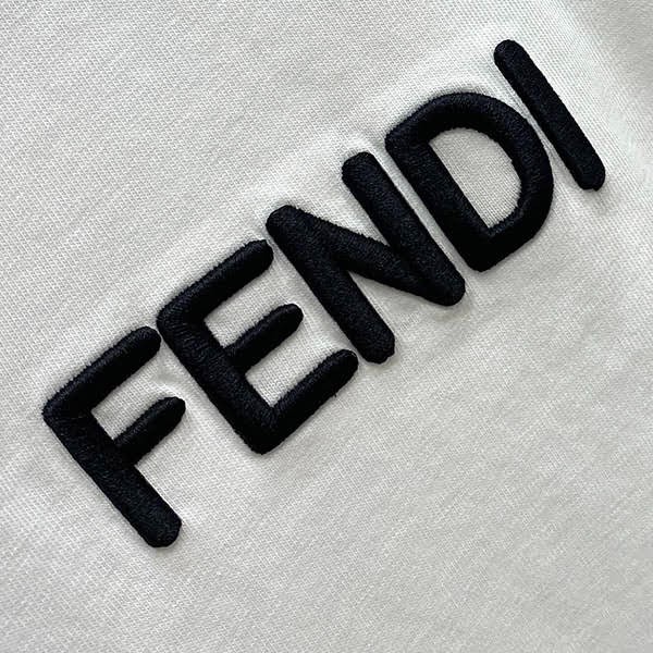 超希少！フェンディ 半袖Tシャツ 偽物 ロゴ刺繍 fez95120